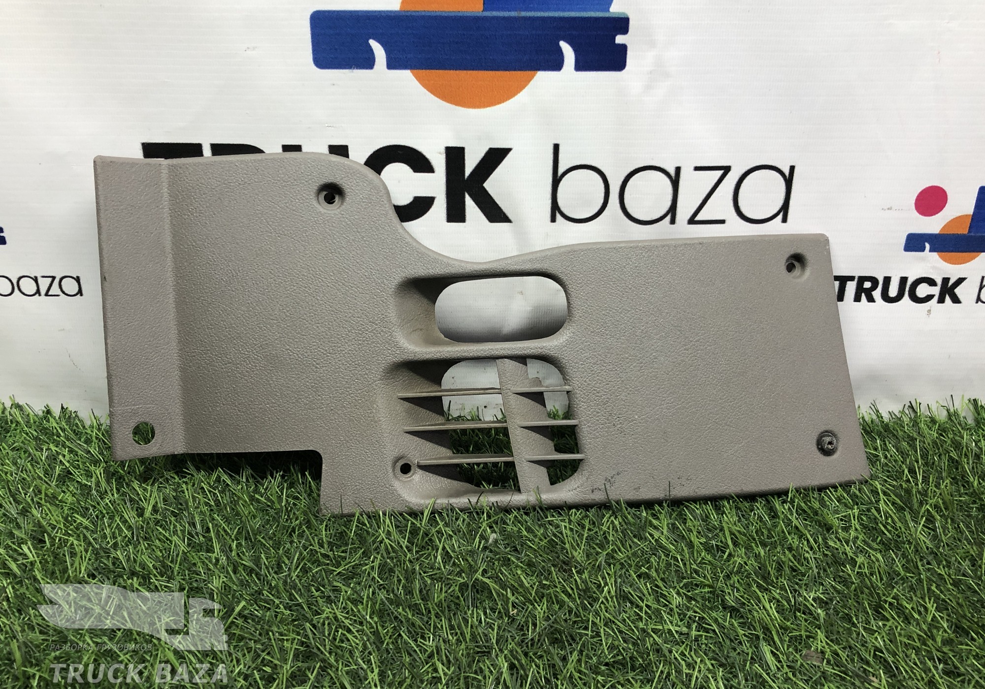 1304876 Накладка торпедо правая для Daf XF105 (с 2005)