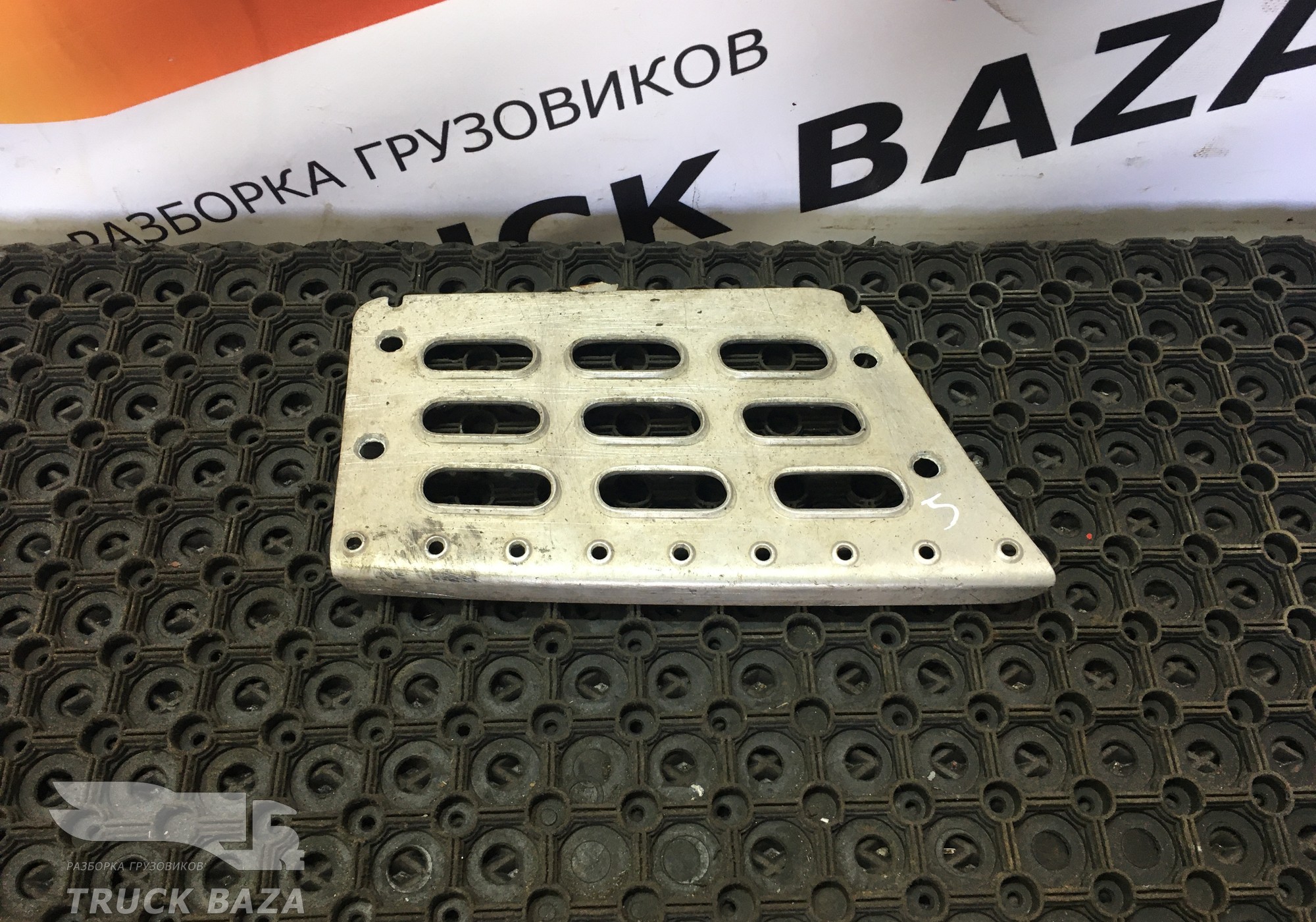 20360788 Площадка подножки левая для Volvo FH 2 (с 2002 по 2008)