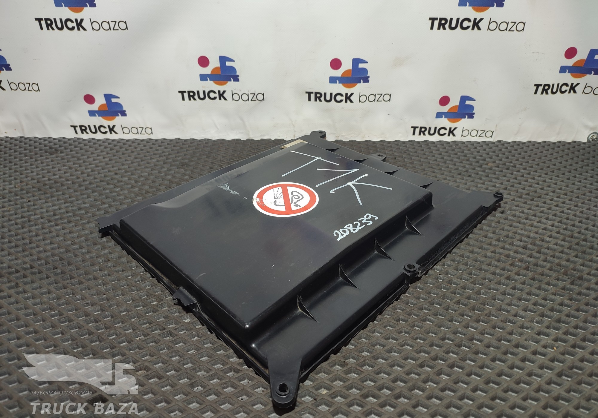 811W624100073 Крышка блока предохранителей для Man TGA
