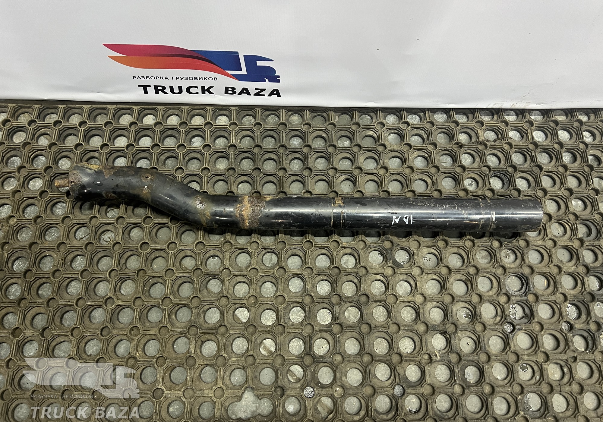 81664206033 Кронштейн заднего крыла передний левый