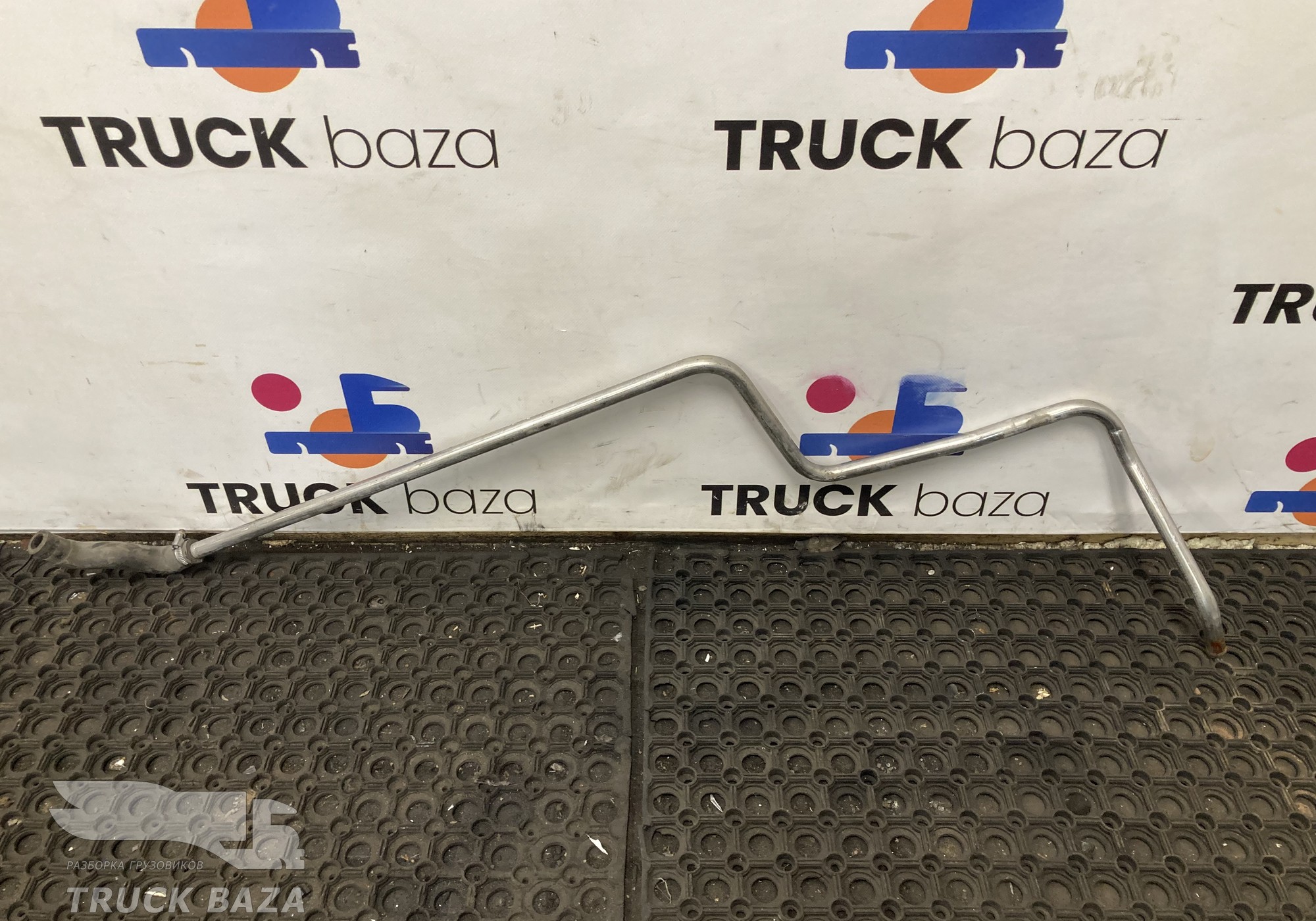 81619600739 Трубка отопителя