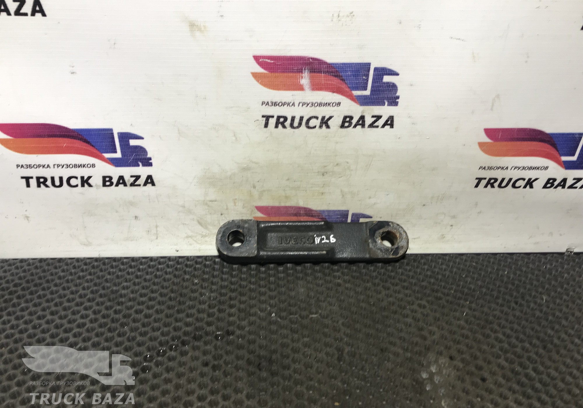 8165566 Проставка траверсы КПП для Iveco