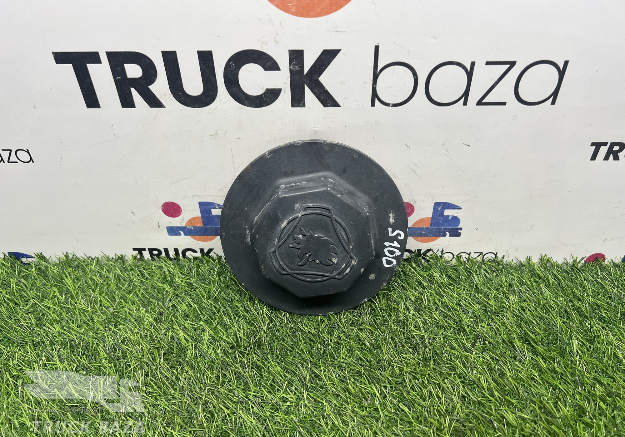 2162265 Крышка передней ступицы