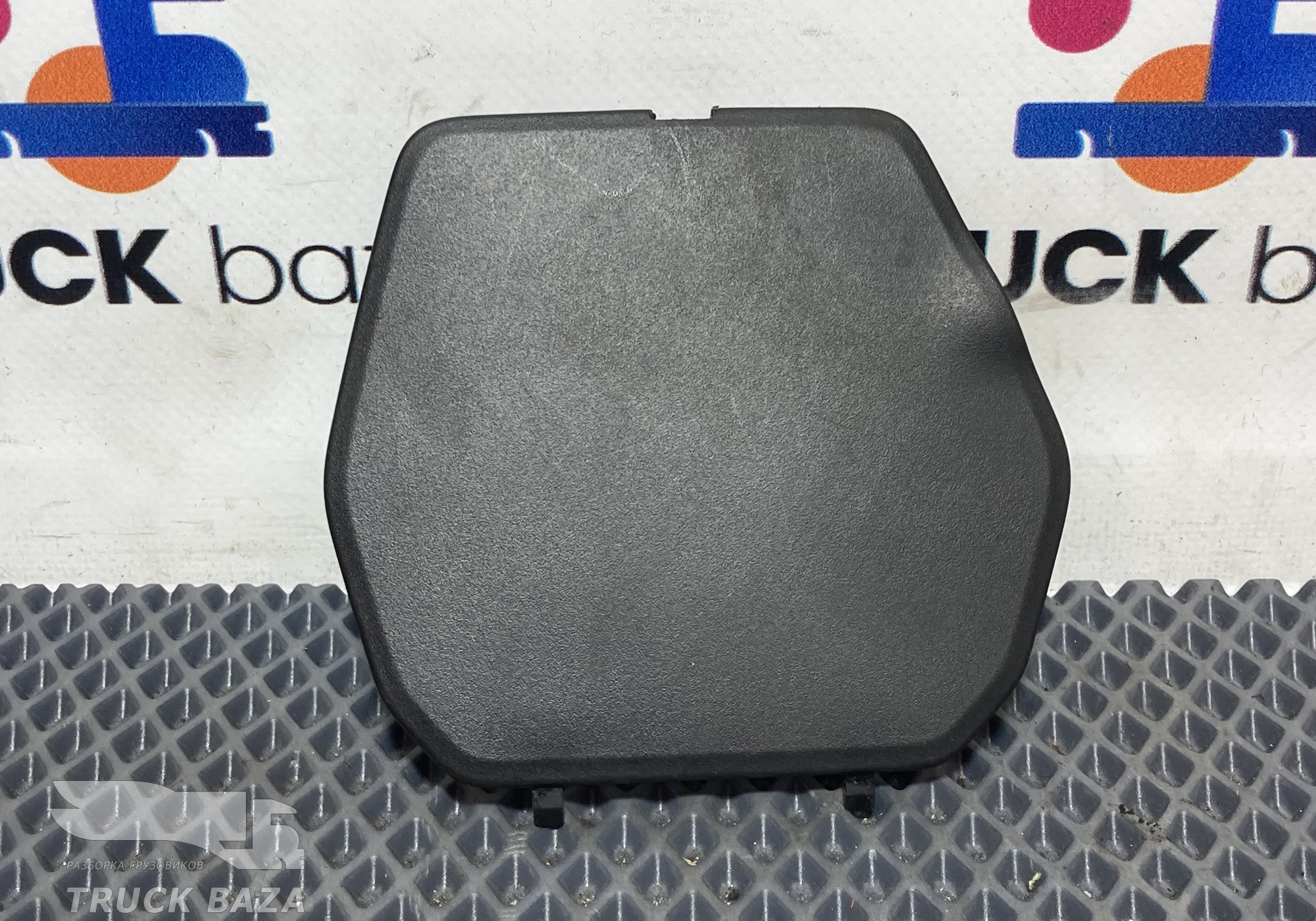 2213534 Заглушка рулевой колонки