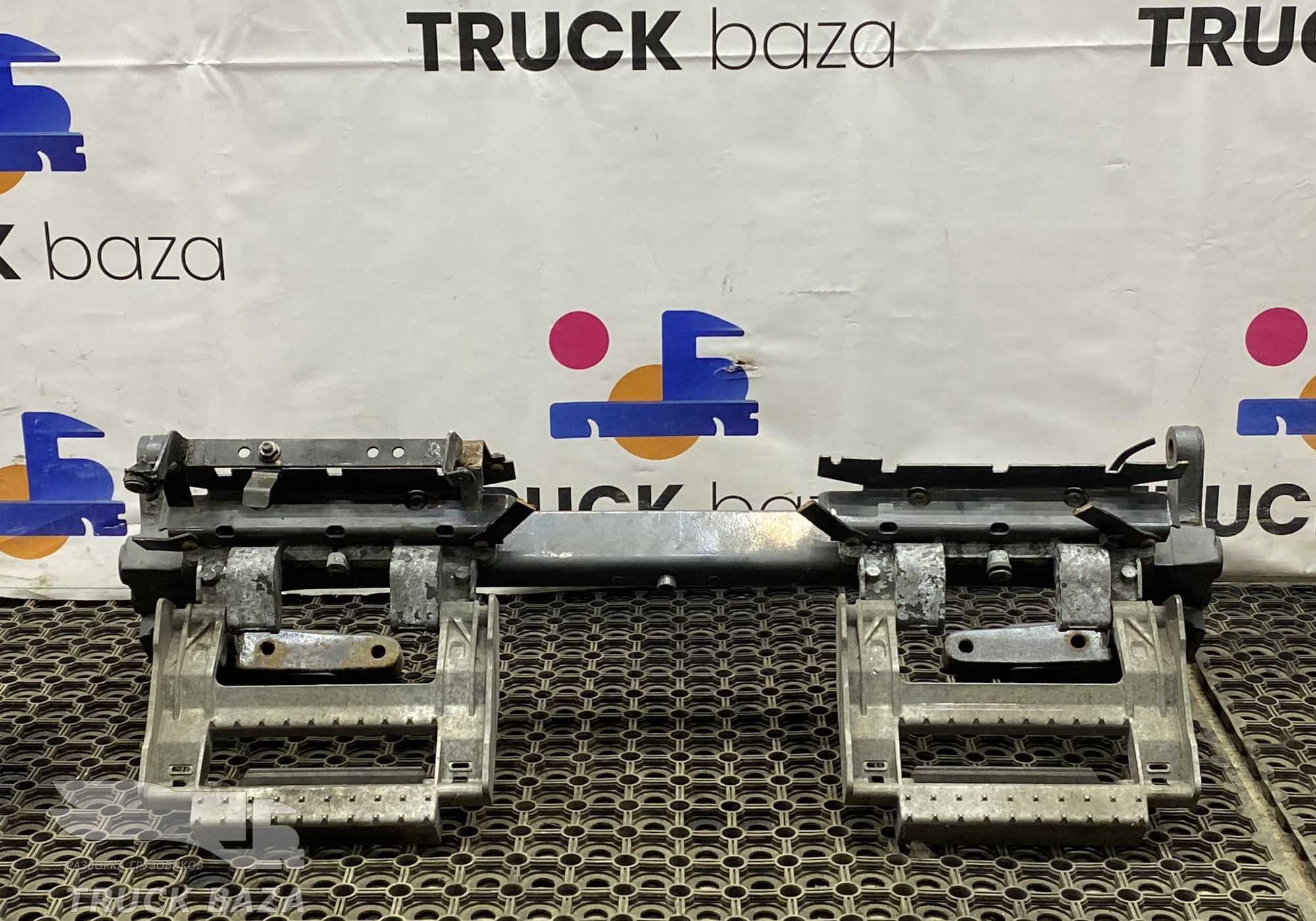 1293864 Кронштейн подножек обслуживания для Daf 95XF