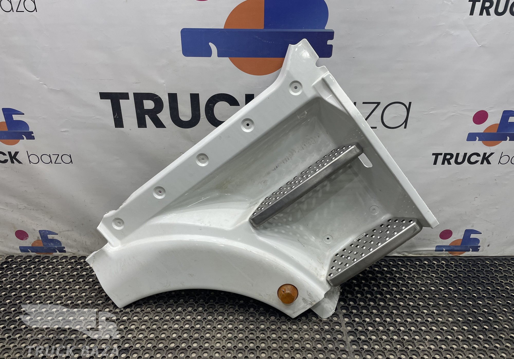 812W615100829 Корпус подножек правый для Sinotruk Sitrak C7H