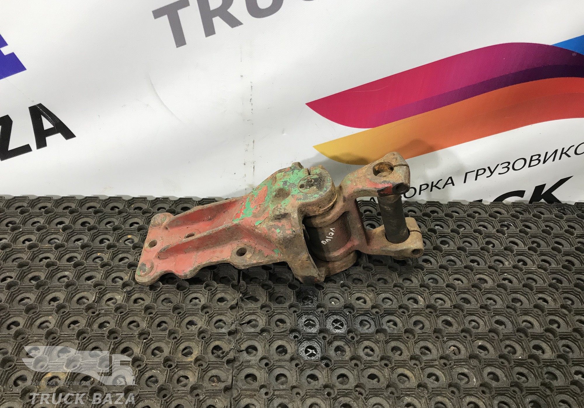 1590744 Кронштейн передней рессоры для Volvo