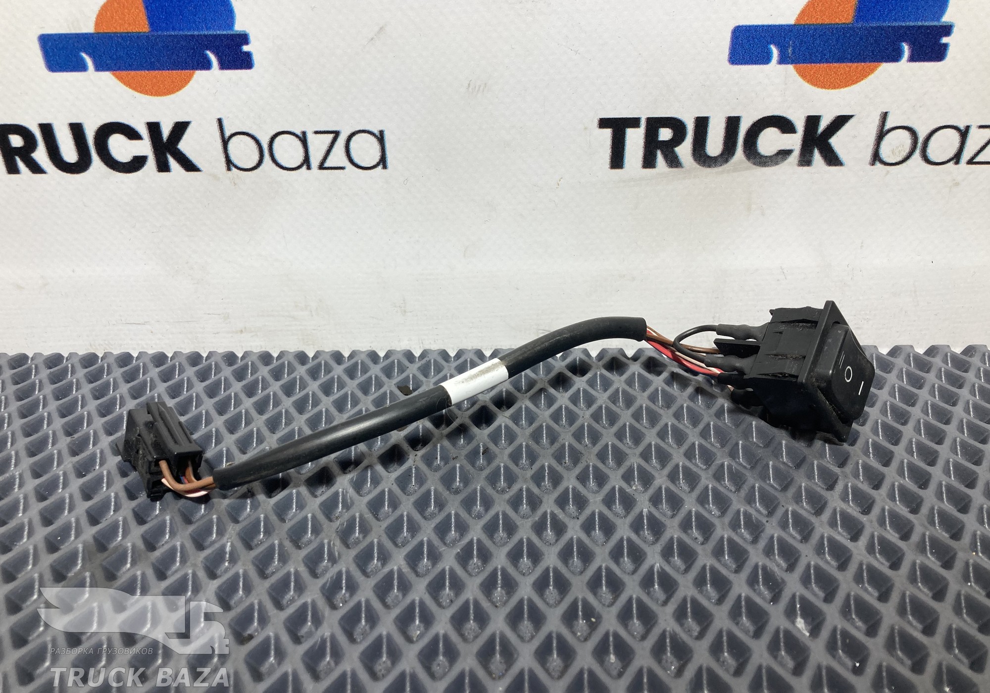 31110002 Кнопка регулировки подогрева водительского сиденья для КАМАЗ 5490 (с 2013)