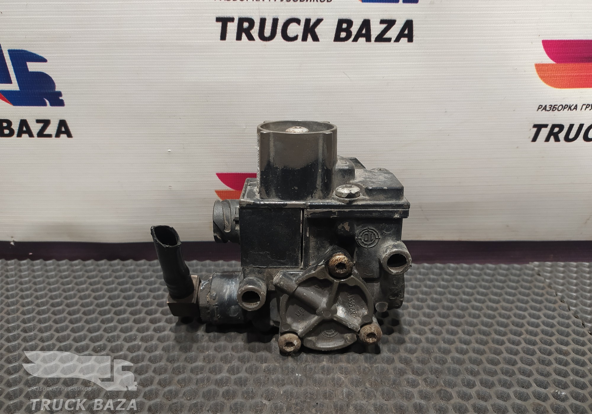 81524526039 Кран ABS для Mercedes-Benz