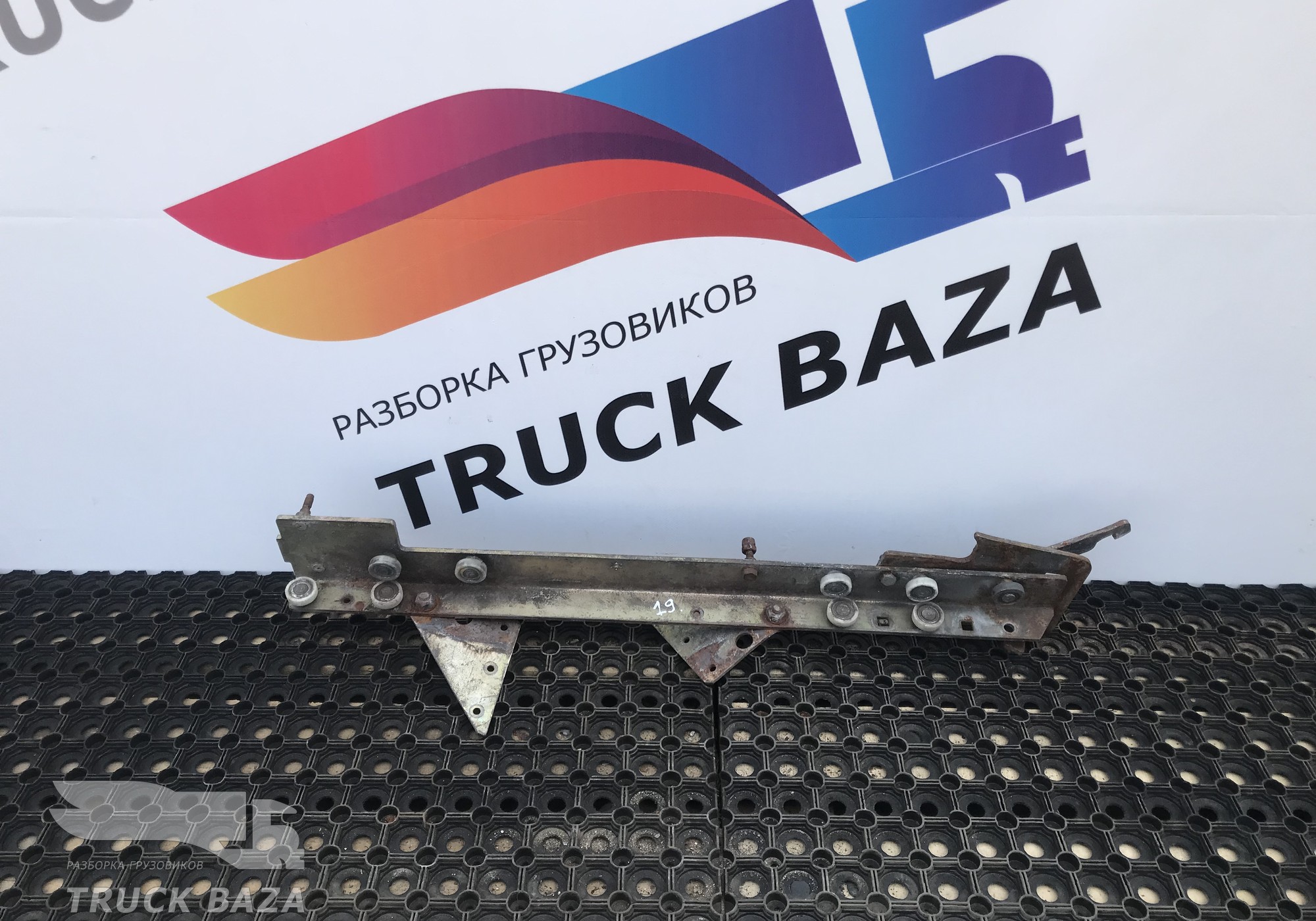 Каретка на поперечную тягу крыши левая для Полуприцепы Разные Полуприцепы