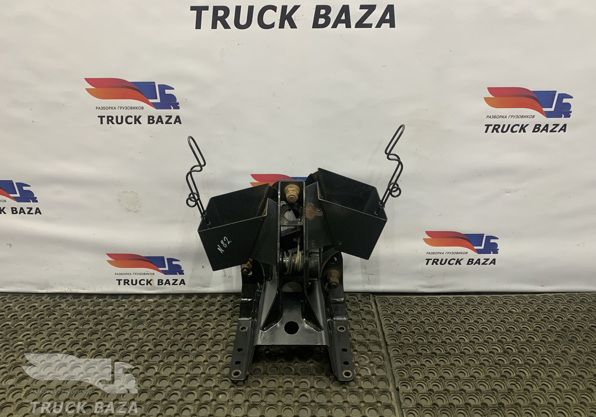 81424015351 Кронштейн запасного колеса