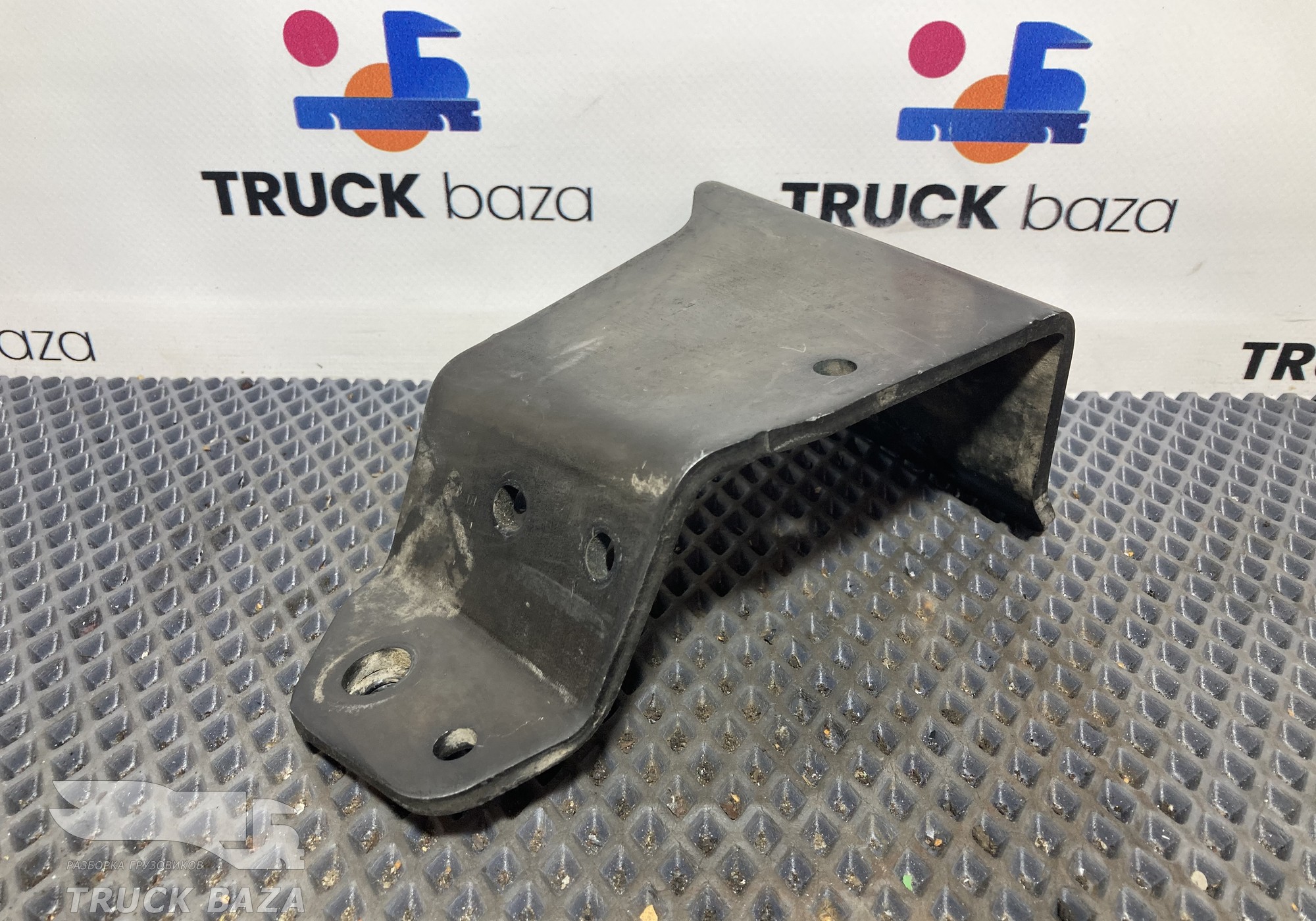 2012432 Кронштейн фиксатора стойки для Scania