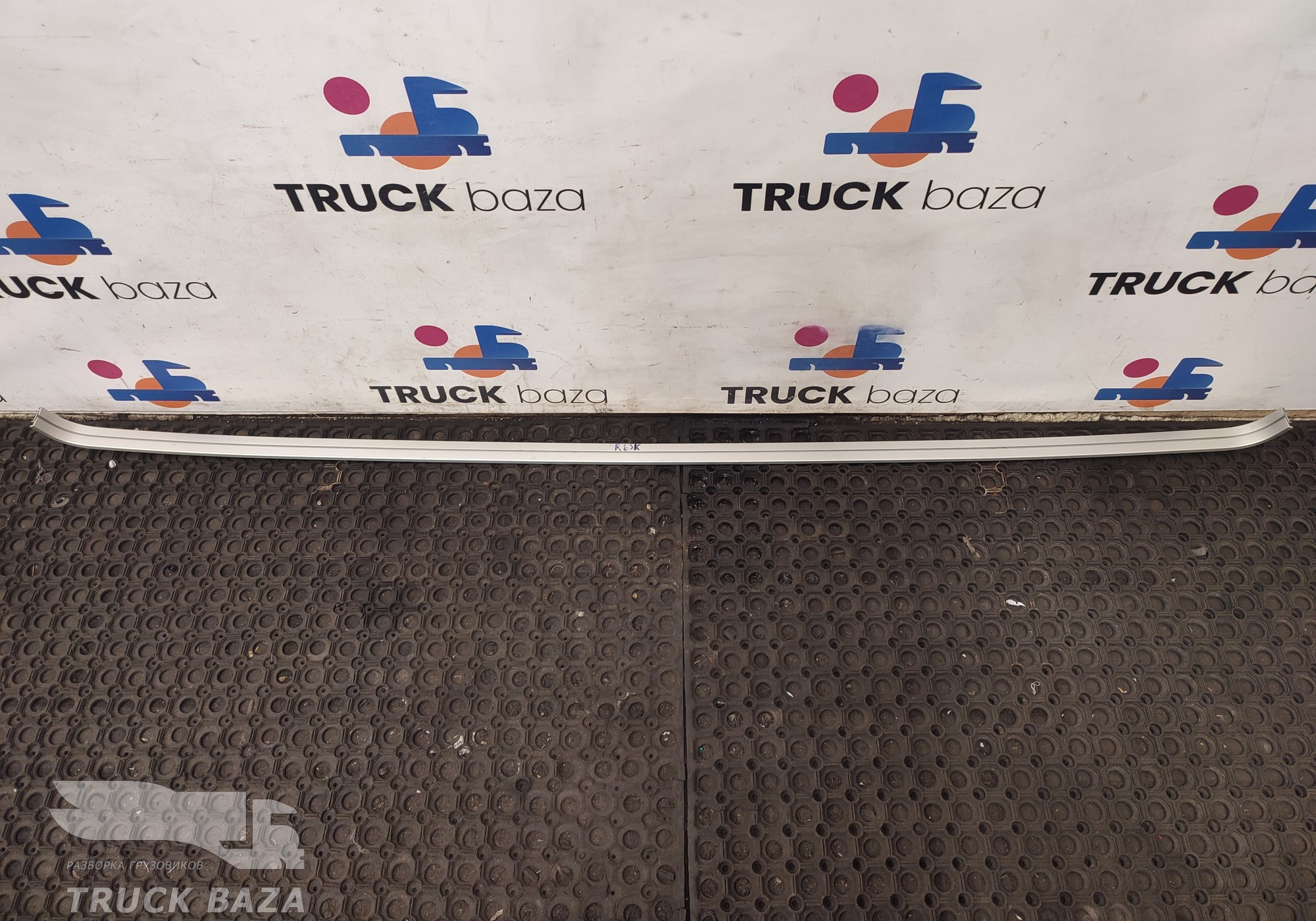 7482701560 Направляющая шторки спальника для Renault T (с 2013)