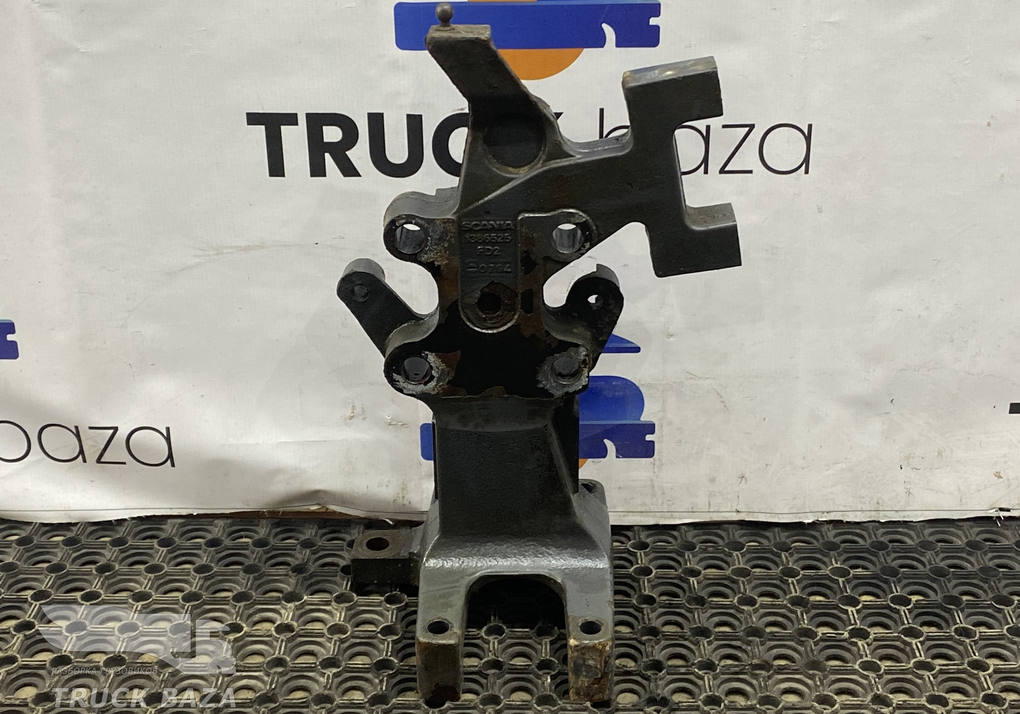 1386525 Кронштейн пневморессоры передний левый