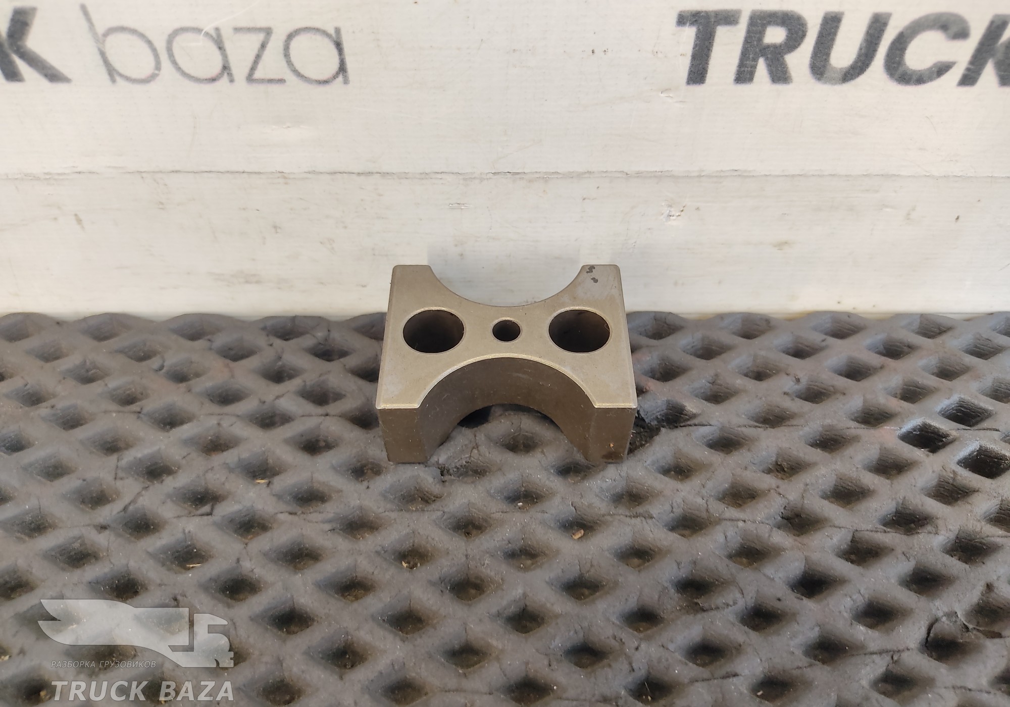 51042020175 Проставка под ось коромысел для Man TGX I (с 2007)