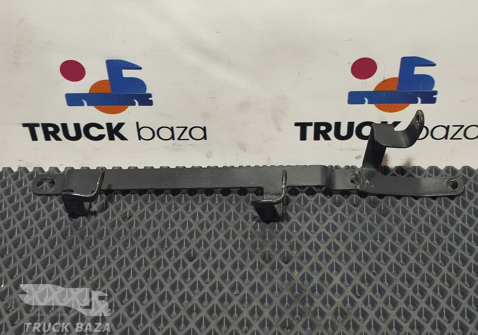 2406318 Кронштейн трубки бачка сцепления