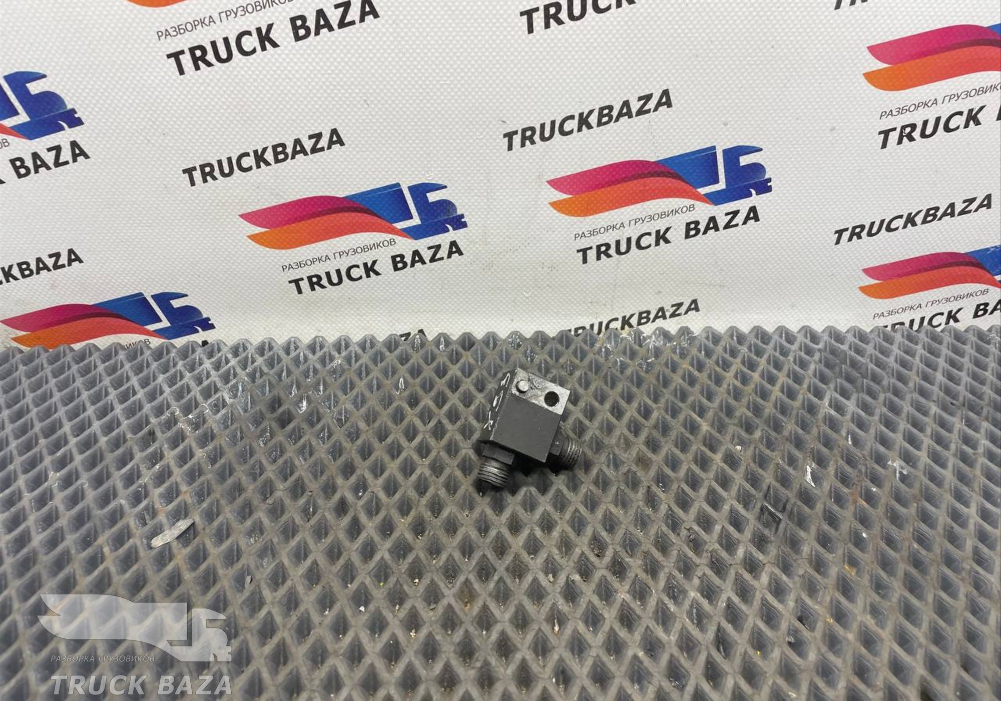 1902861 Соединитель шлангов подъема кабины для Daf XF106 (с 2012)