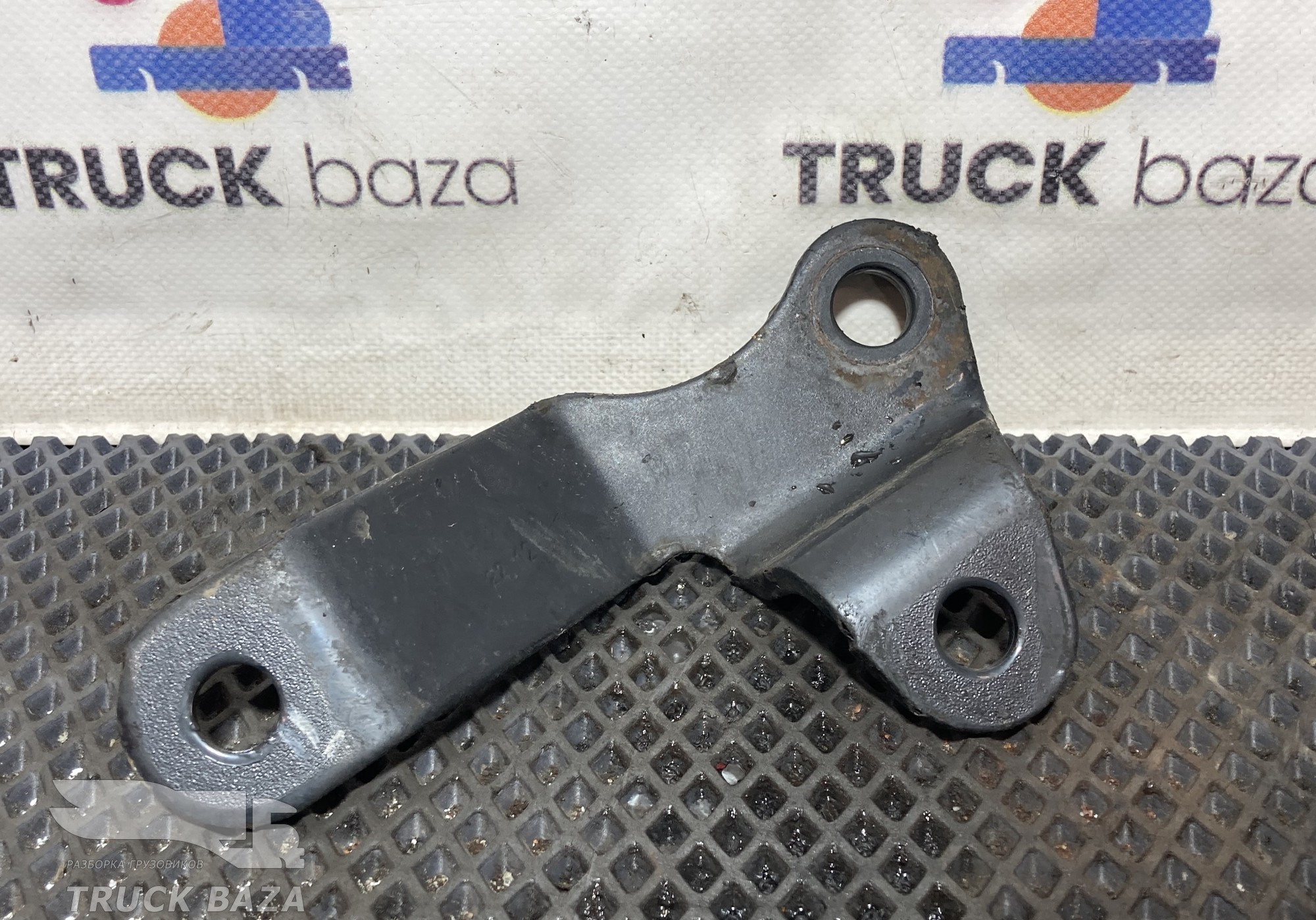 81437400216 Кронштейн стойки стабилизатора правый для Man