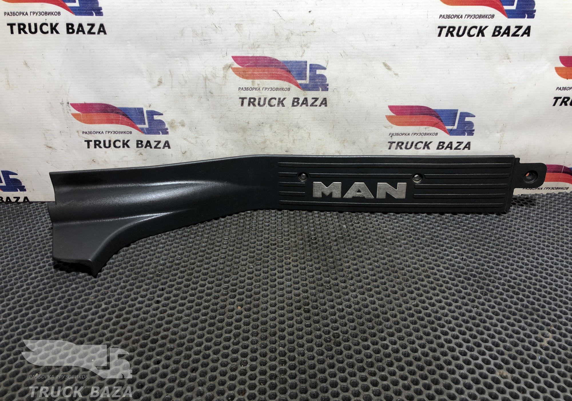 81615100397 Накладка порога левая для Man TGX I (с 2007)