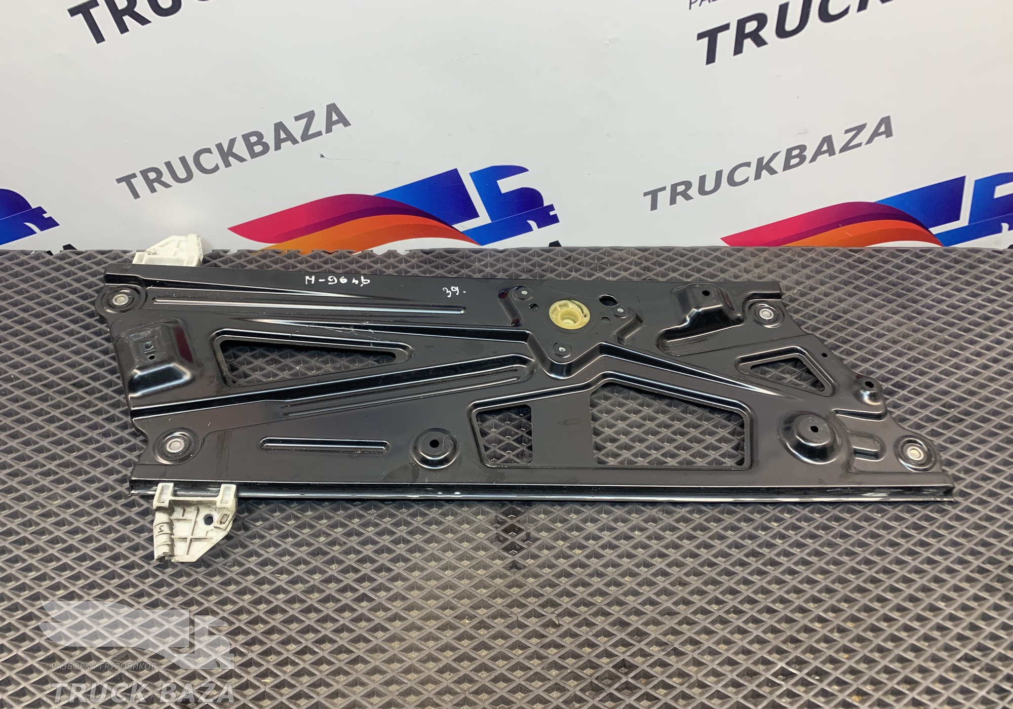 81626456054 Стеклоподъемник электрический правый для Man TGX