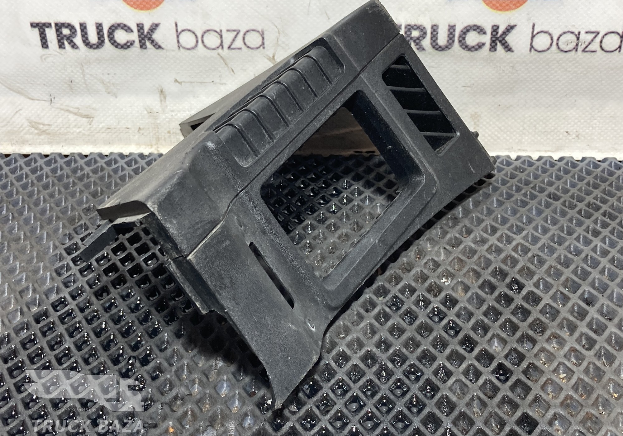 549018103147 Дефлектор воздушный для КАМАЗ 54901