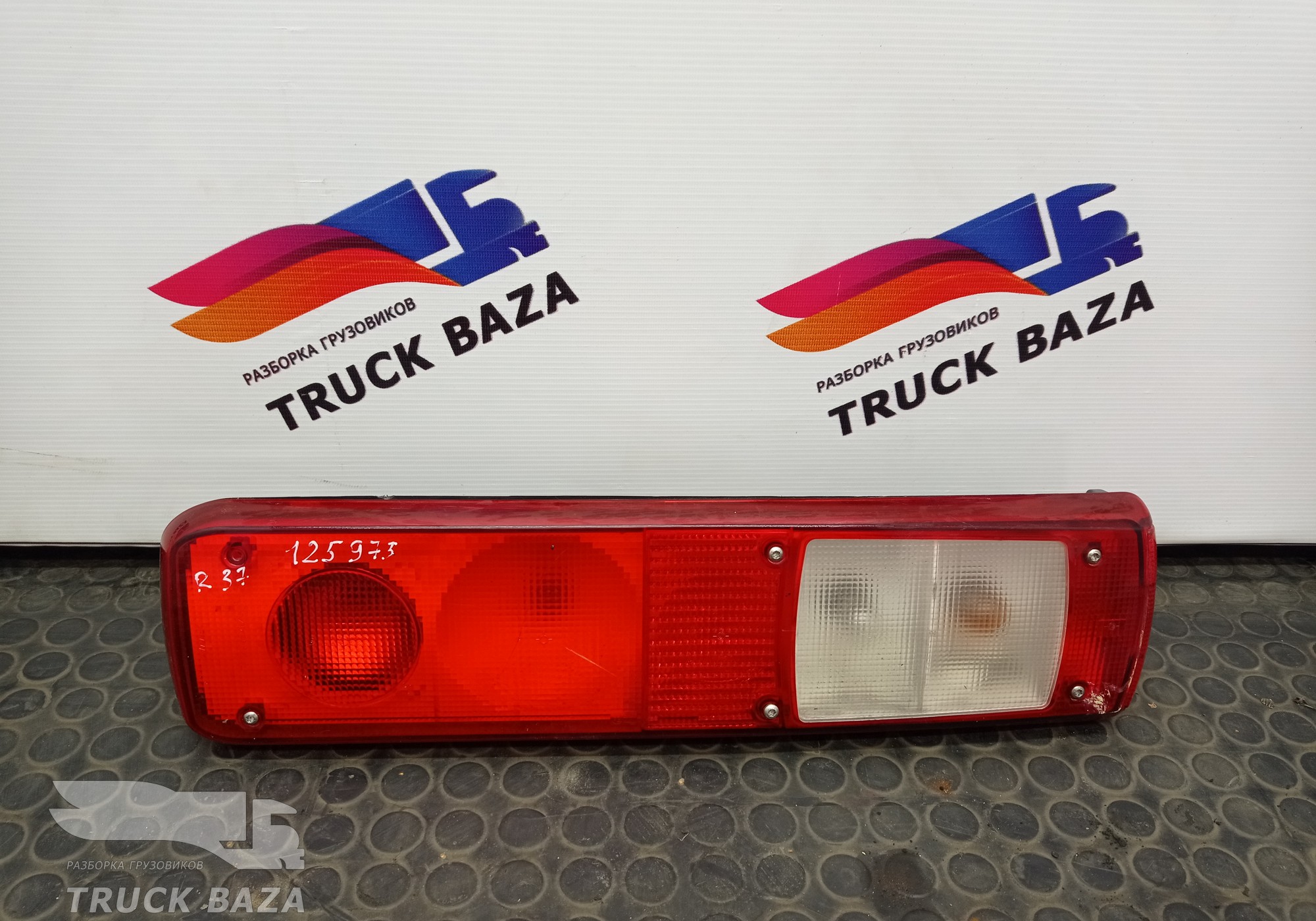 7420802350 Фонарь задний правый для Volvo