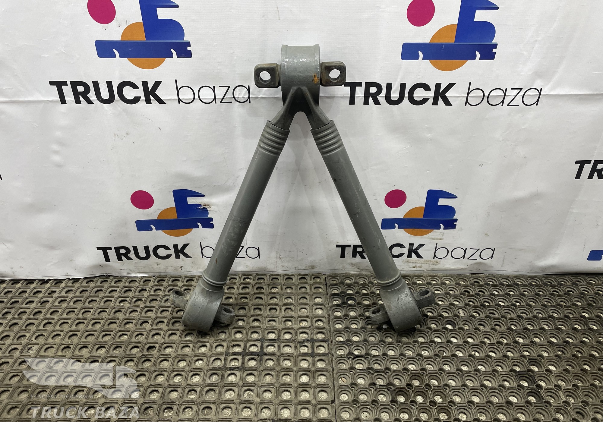 AZ9925522272 Тяга реактивная V-образная для Sinotruk Sitrak C7H