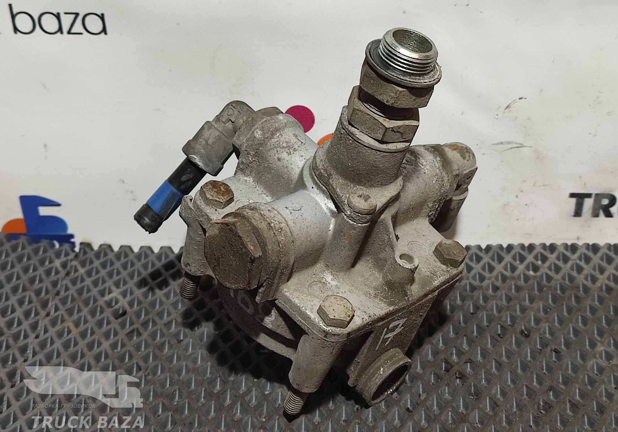 35180900010 Клапан ускорительный для КАМАЗ 54901