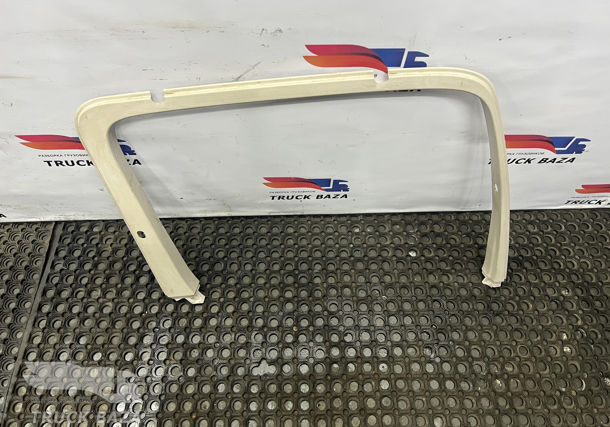 652066102061 Накладка двери левая для КАМАЗ 54901