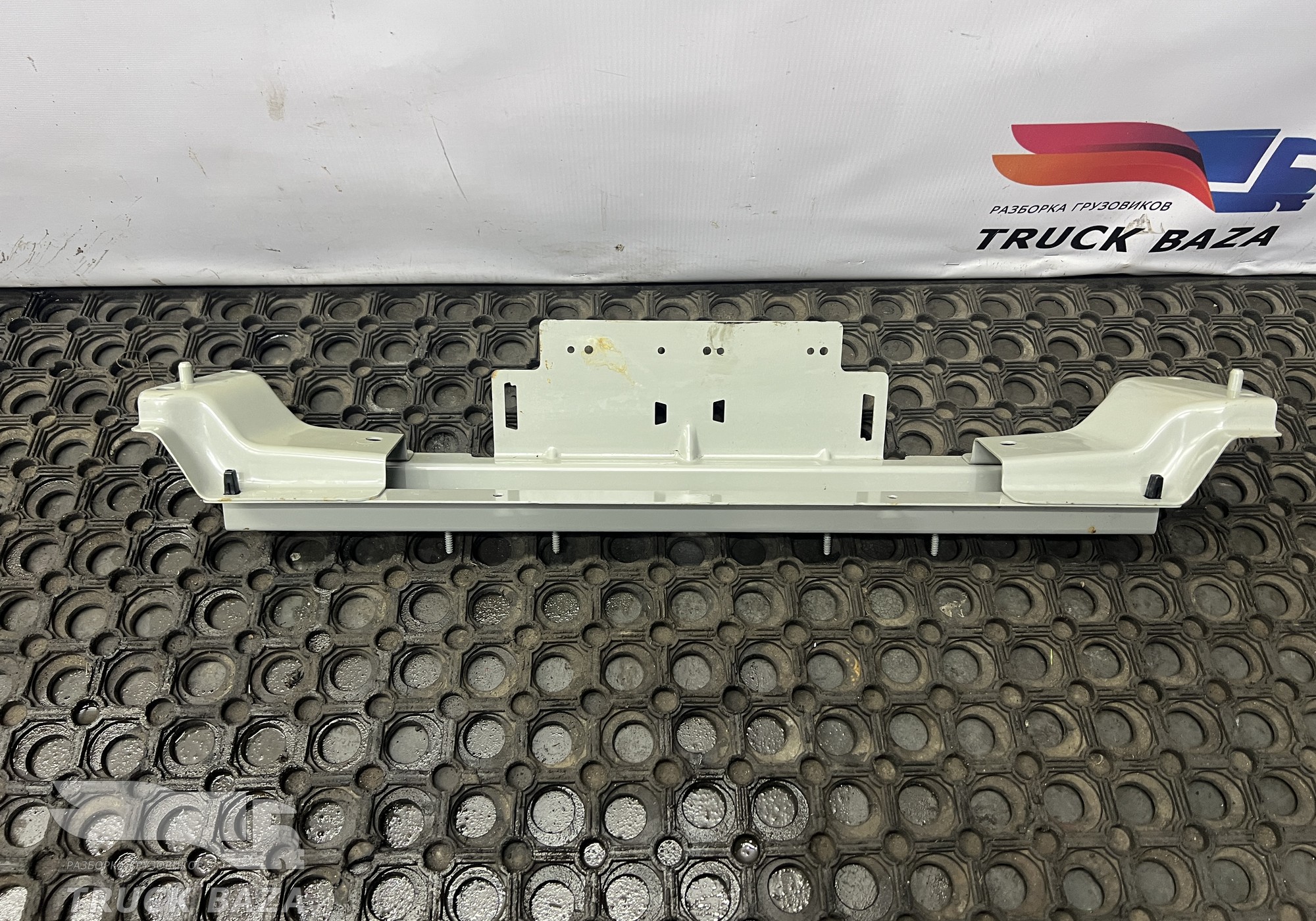 A9606893731 Кронштейн торпедо для КАМАЗ 54901