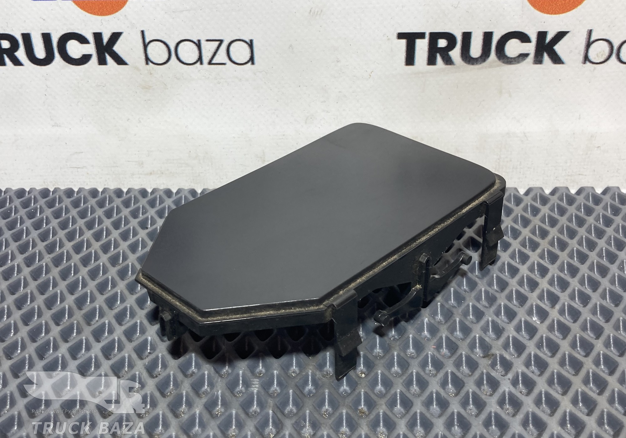 2280703 Заглушка панели выключателей для Scania 6-series R (с 2016)