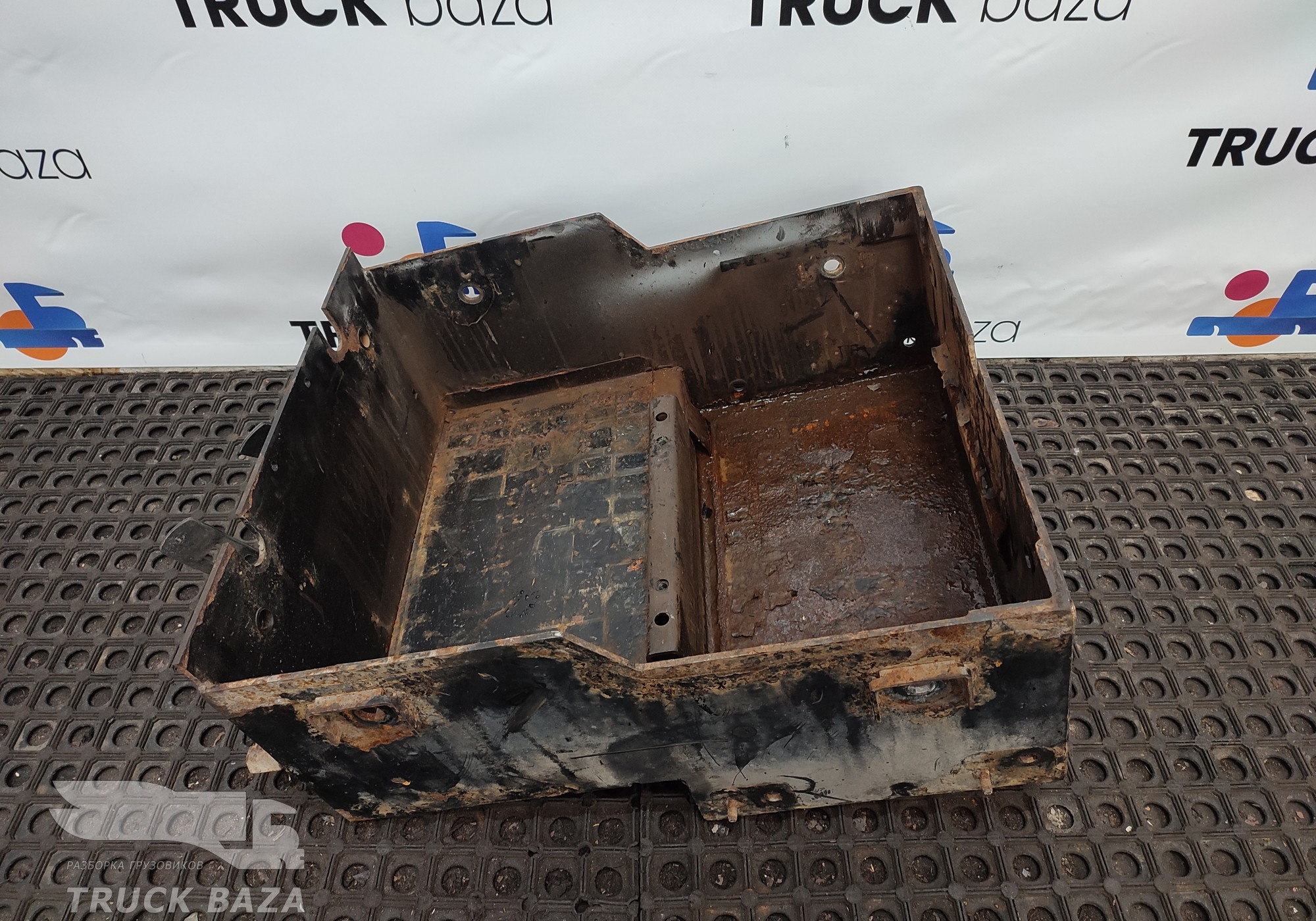 54901370315610 Ящик АКБ для КАМАЗ 5490 (с 2013)