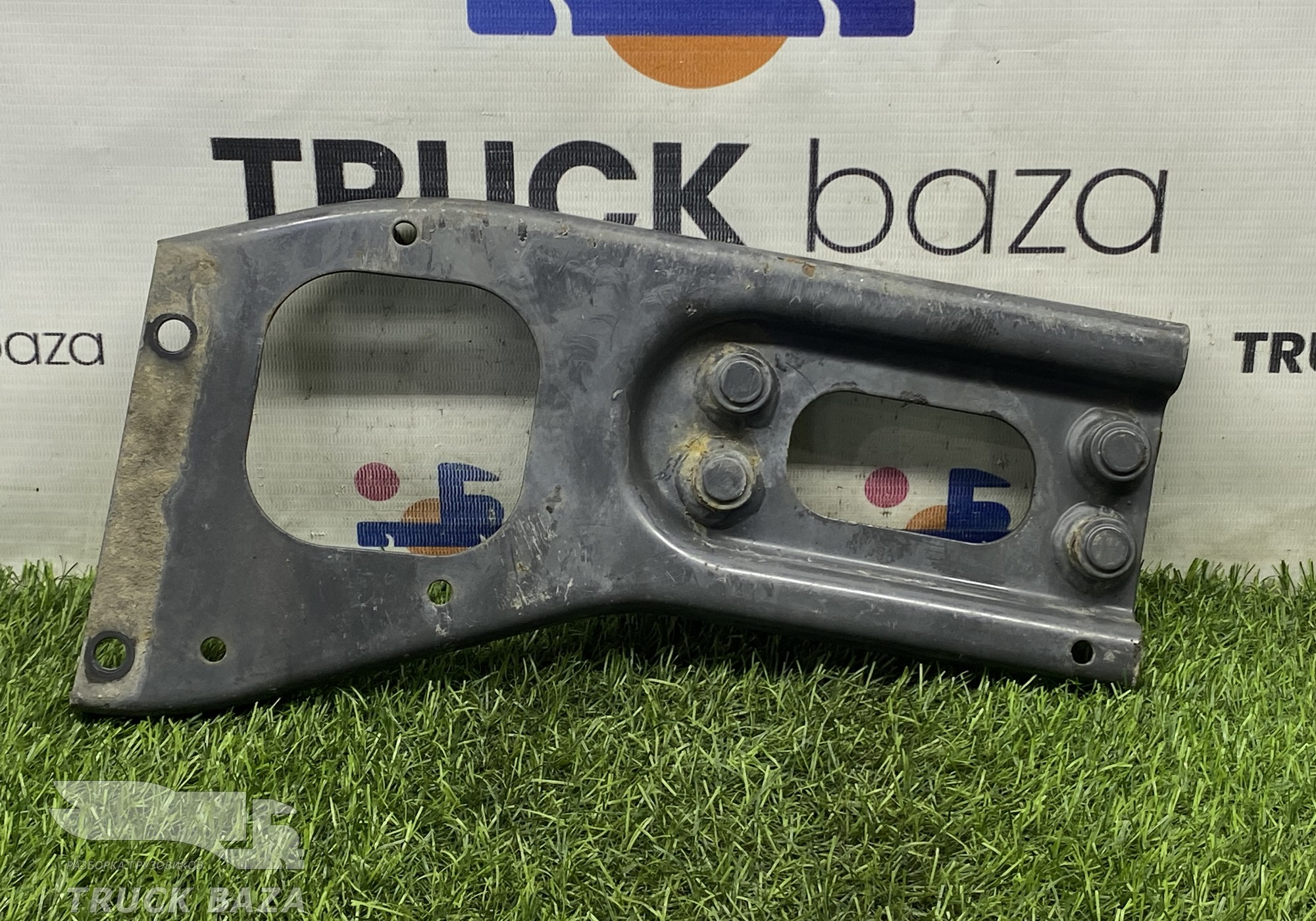 2406895 Кронштейн спойлера