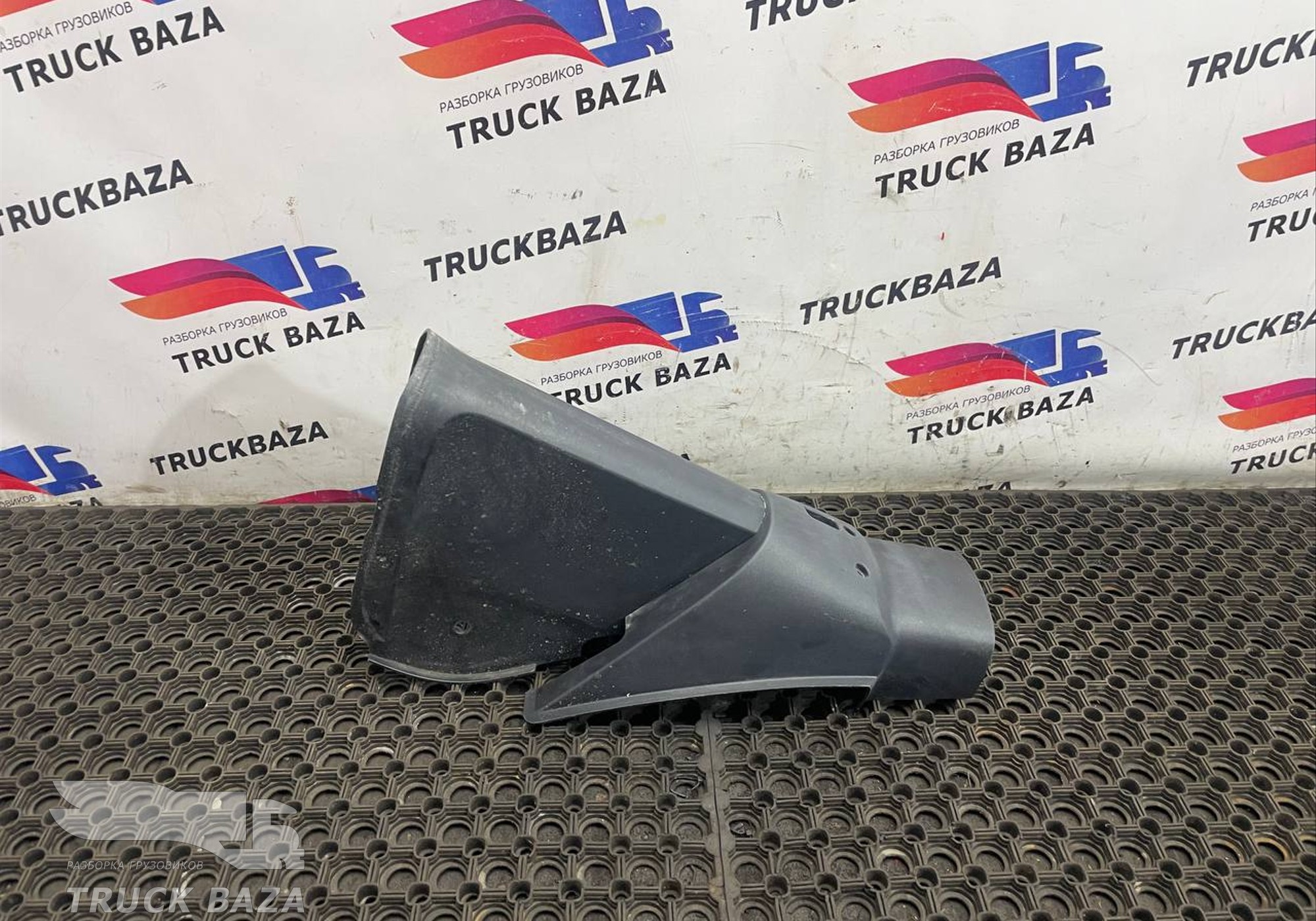 1830104 Кожух рулевой колонки нижний для Daf XF106 (с 2012)