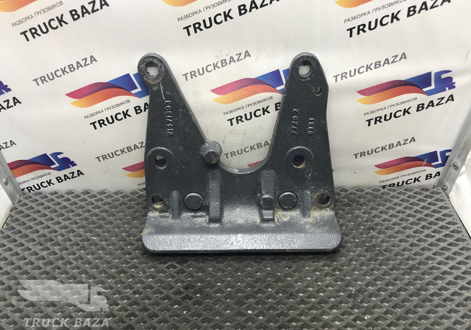 21471393 Кронштейн передней пневморессоры для Volvo