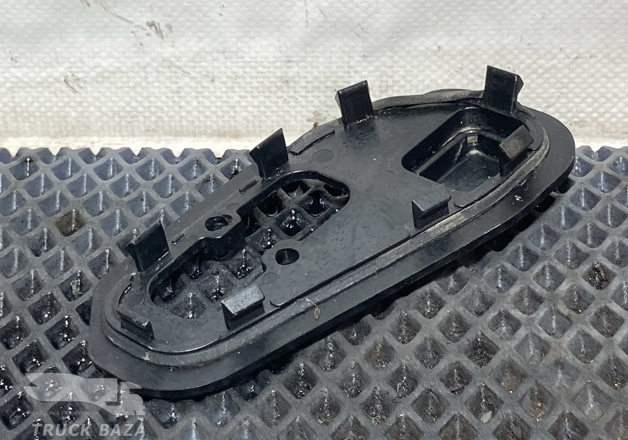 81619426004 Кронштейн трубок отопителя салона