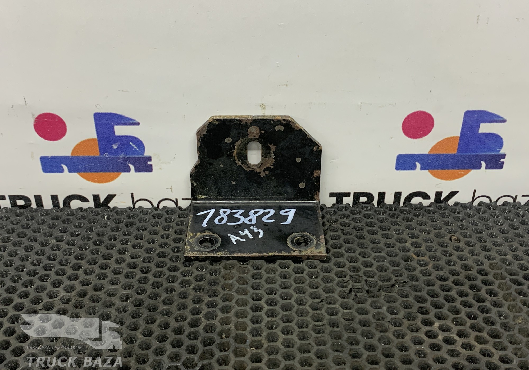 A9405040439 Кронштейн радиатора для Mercedes-Benz Axor
