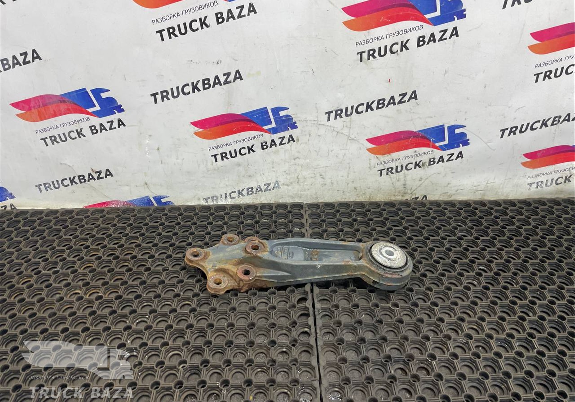 1304846 Кронштейн торсиона кабины правый для Daf XF105 (с 2005)