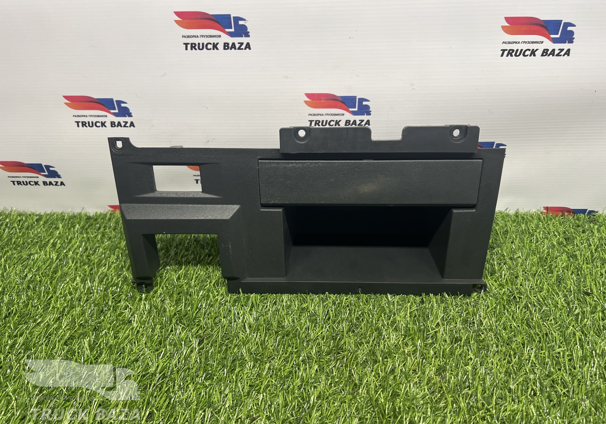 82265890 Рамка корпуса торпедо(бардачка) для Renault T (с 2013)