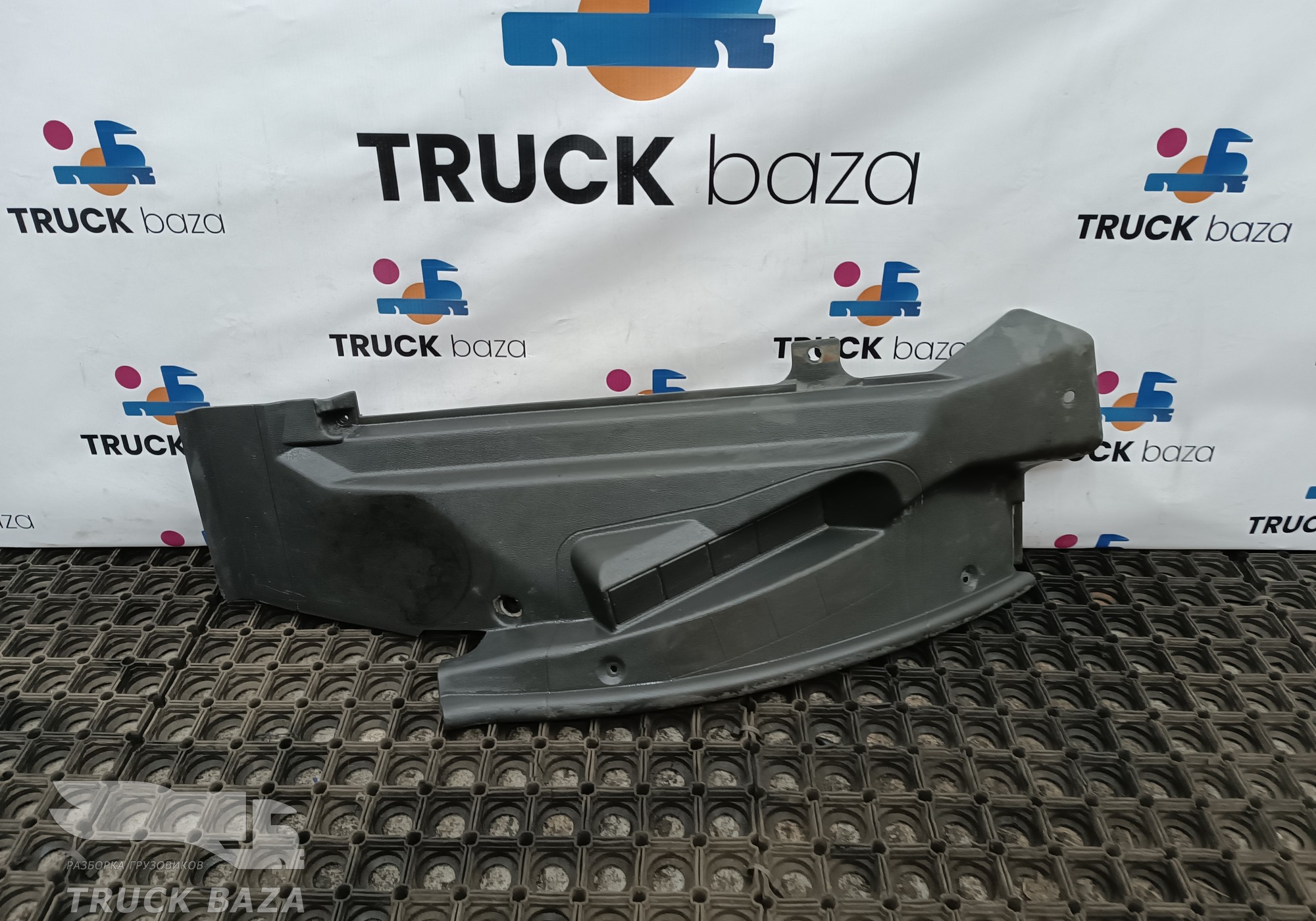 9736842318 Накладка порога правая для Mercedes-Benz Axor II (с 2004 по 2010)