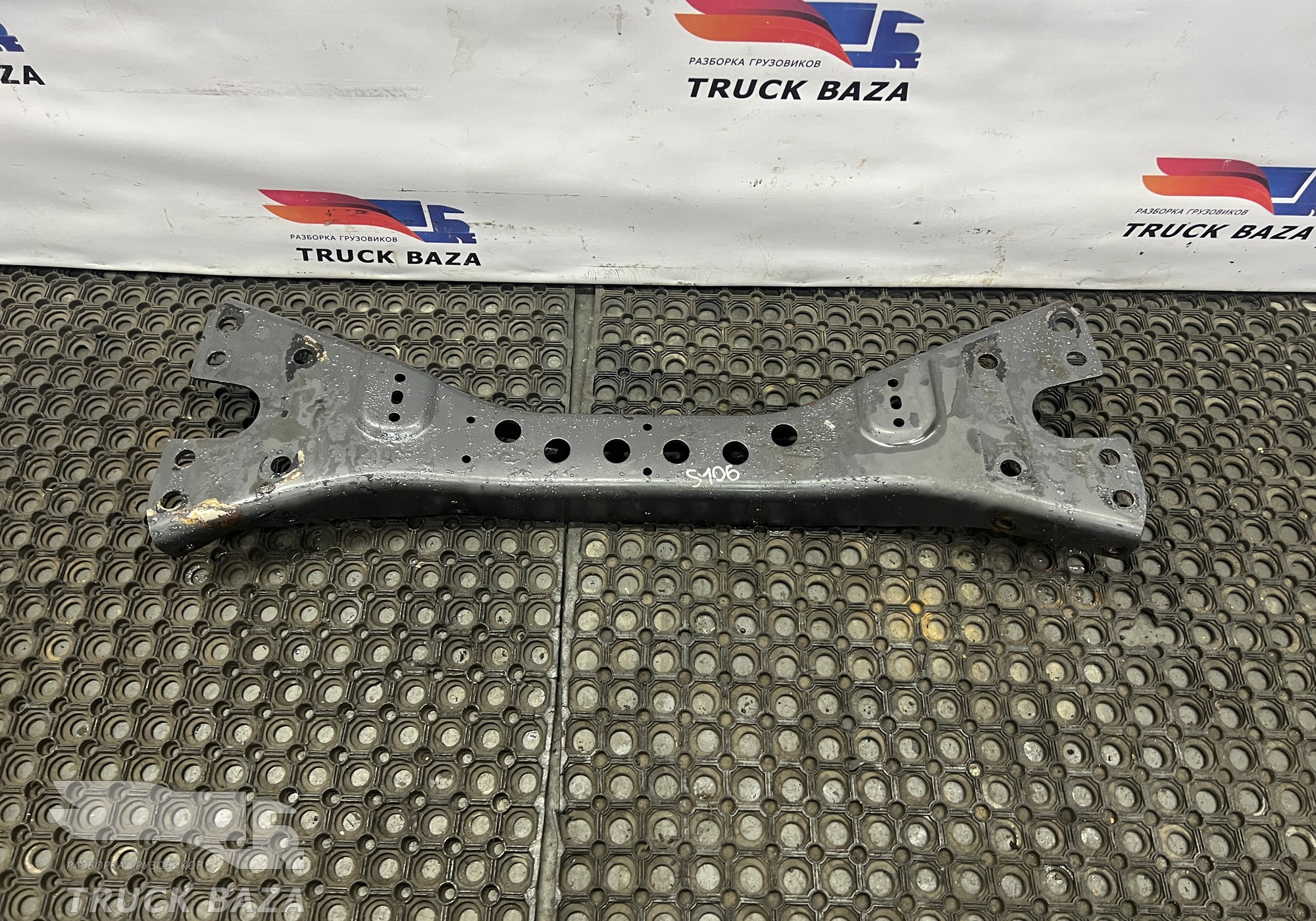 1847940 Траверса рамы поперечная