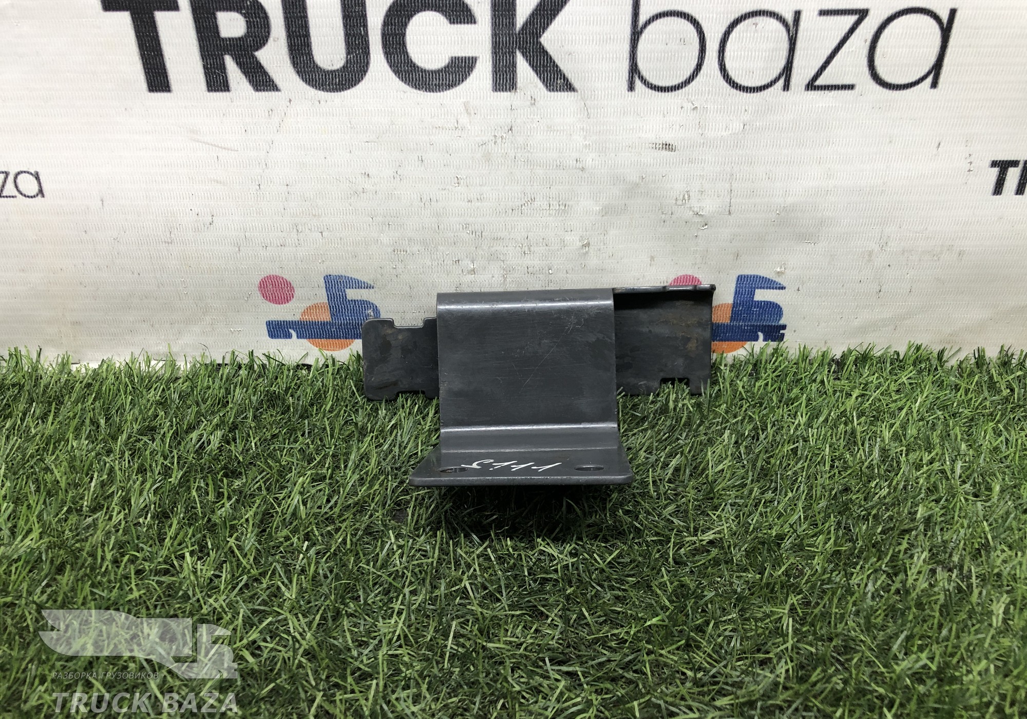 2437930 Кронштейн тормозных трубок