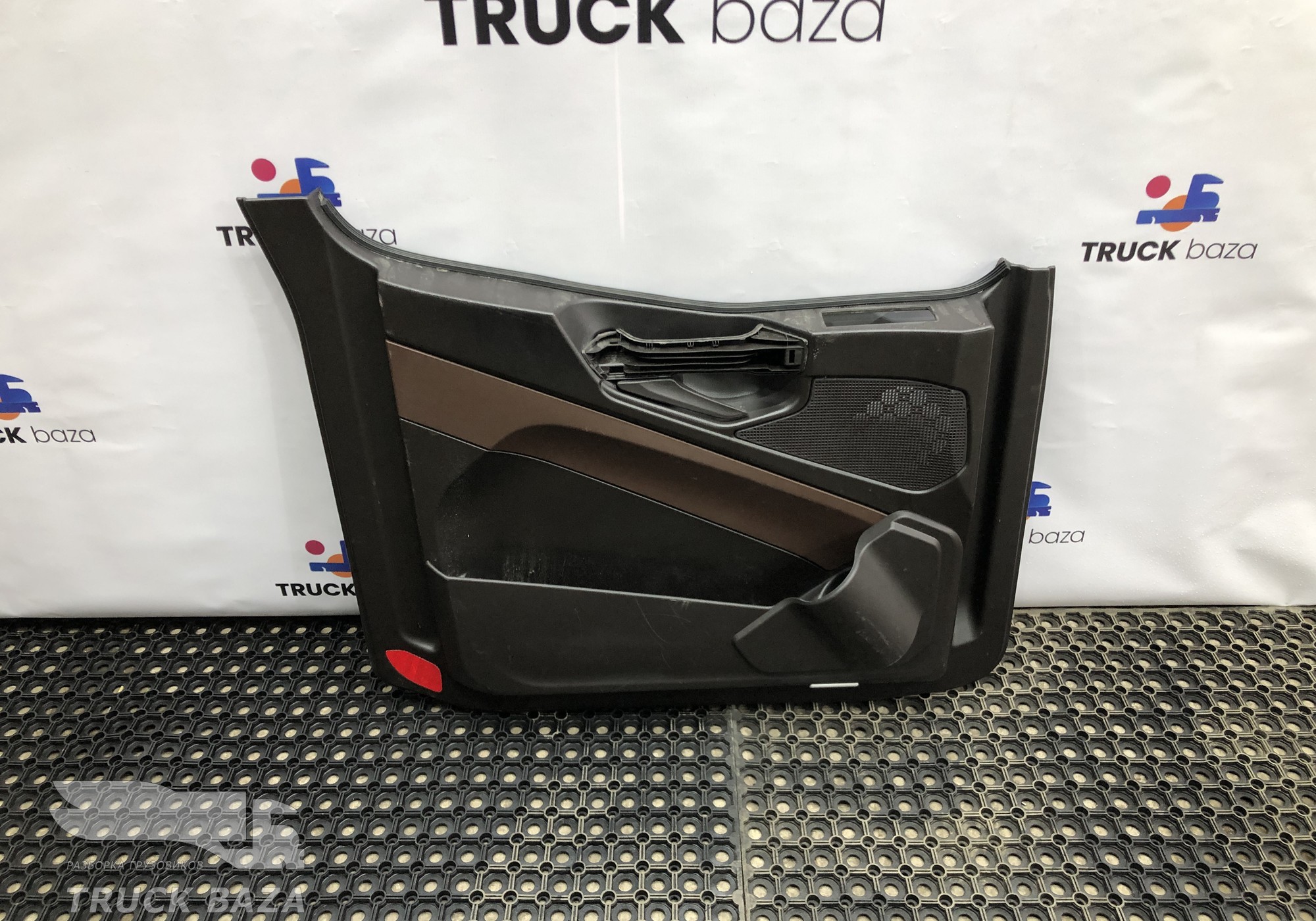 549016102021 Обшивка двери левой для КАМАЗ 54901