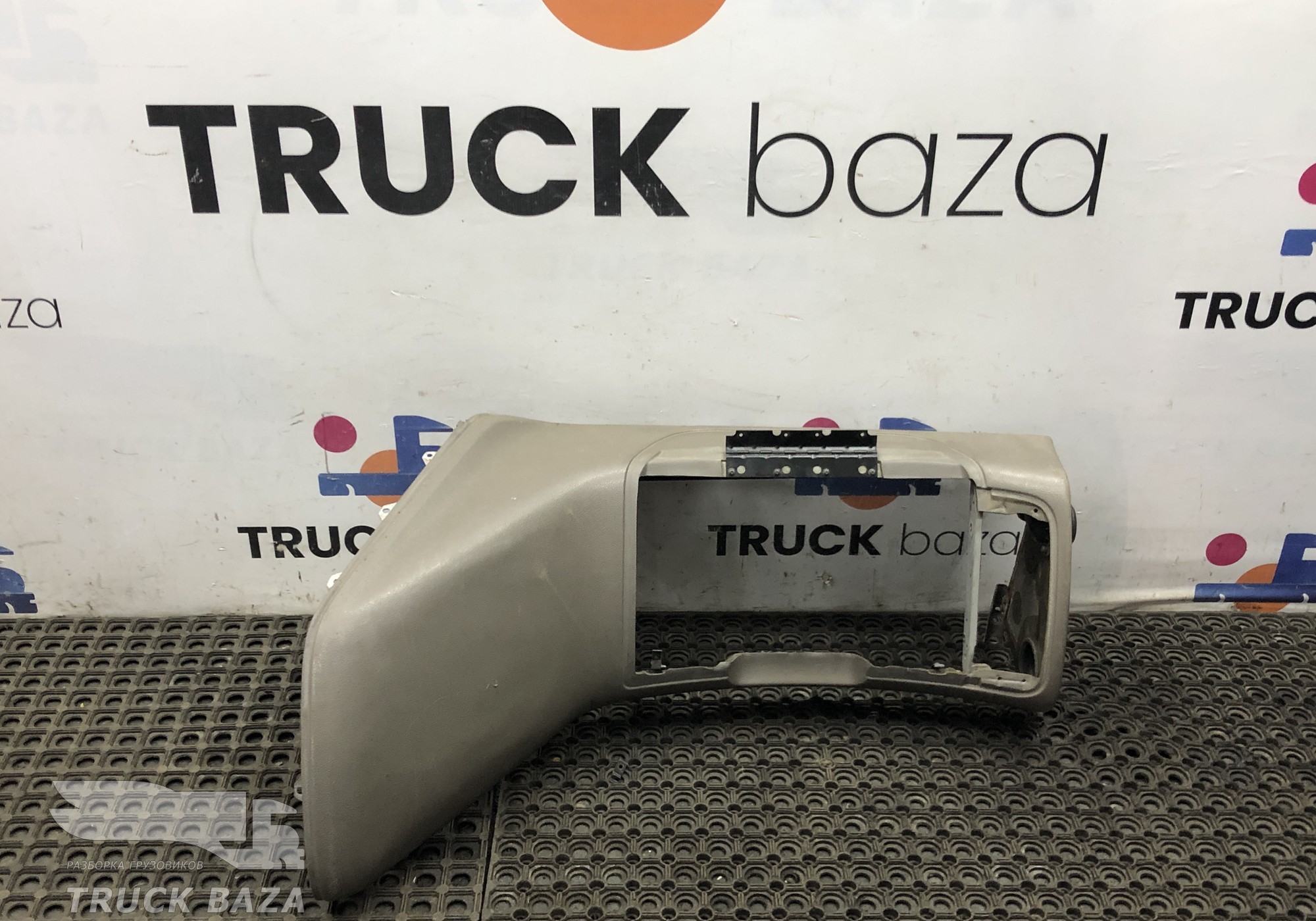 1652298 Передняя панель салона для Daf XF105 (с 2005)