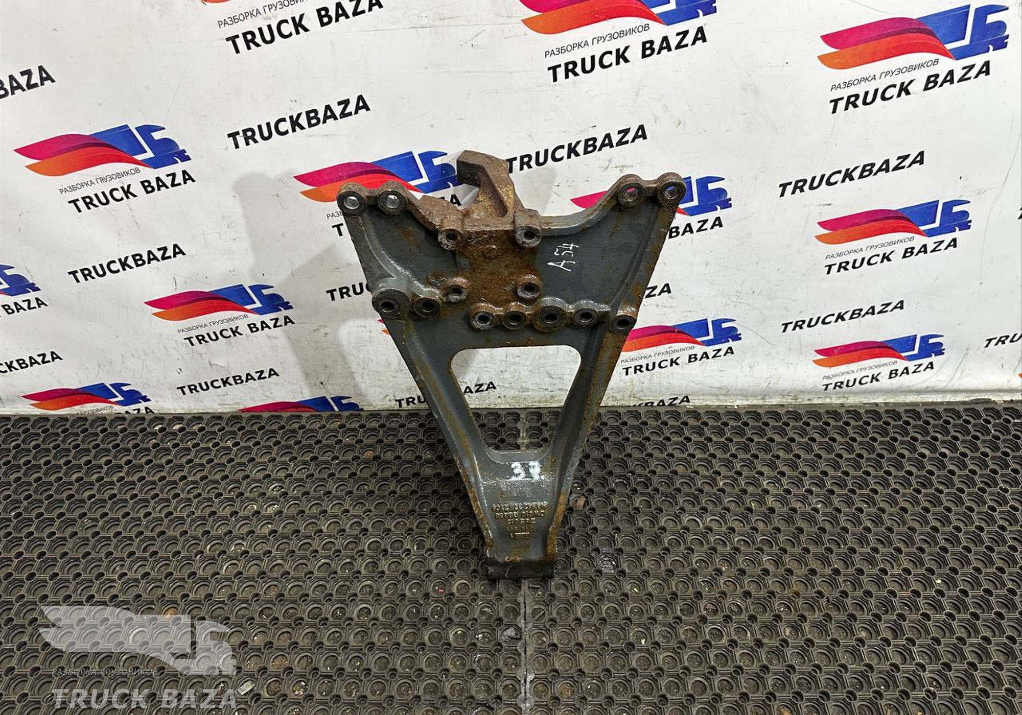 9423252509 Кронштейн реактивной тяги правый для Mercedes-Benz Actros MP3 (с 2008)