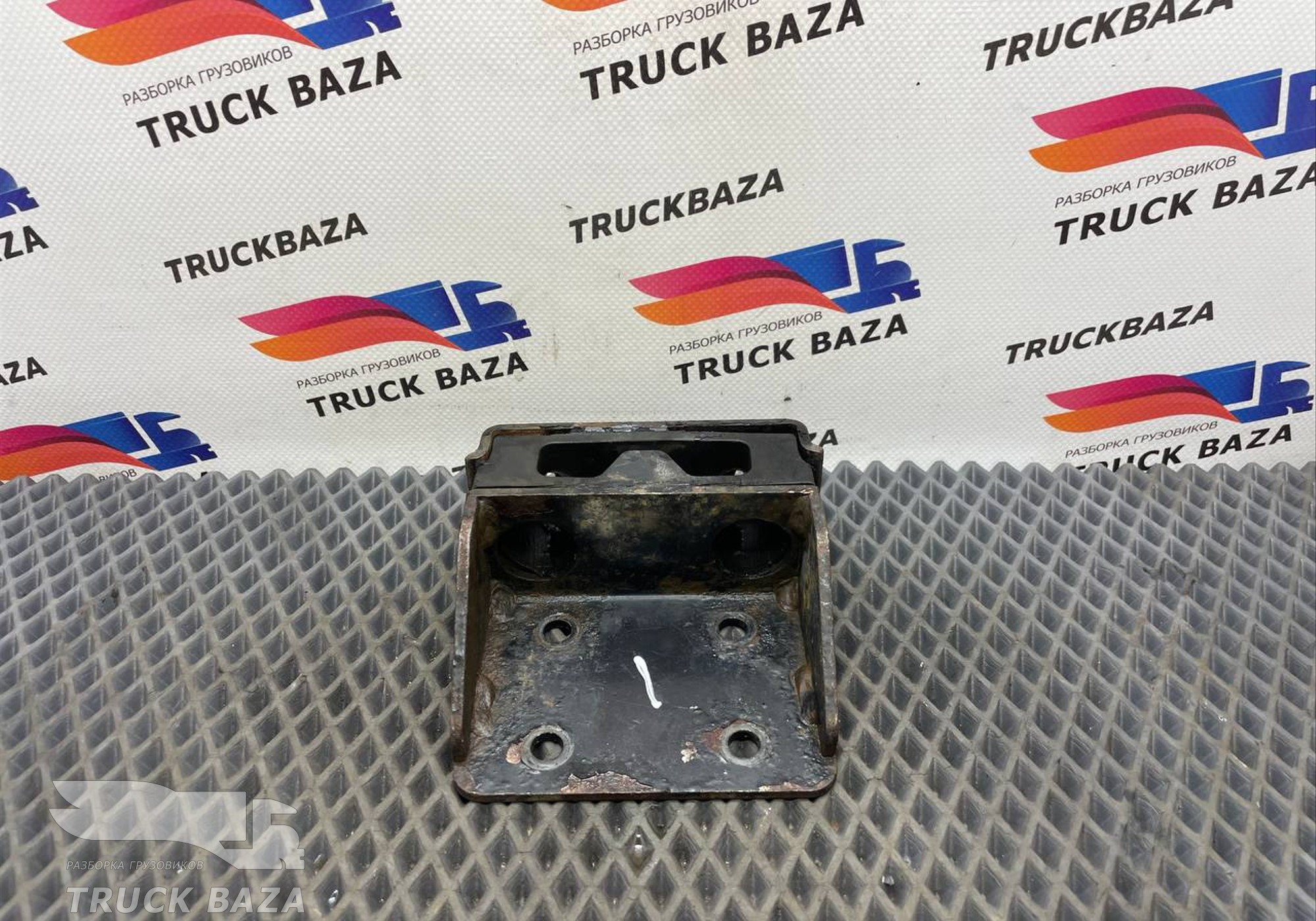 JC468B462AA Кронштейн радиатора для Ford F-MAX (с 2018)