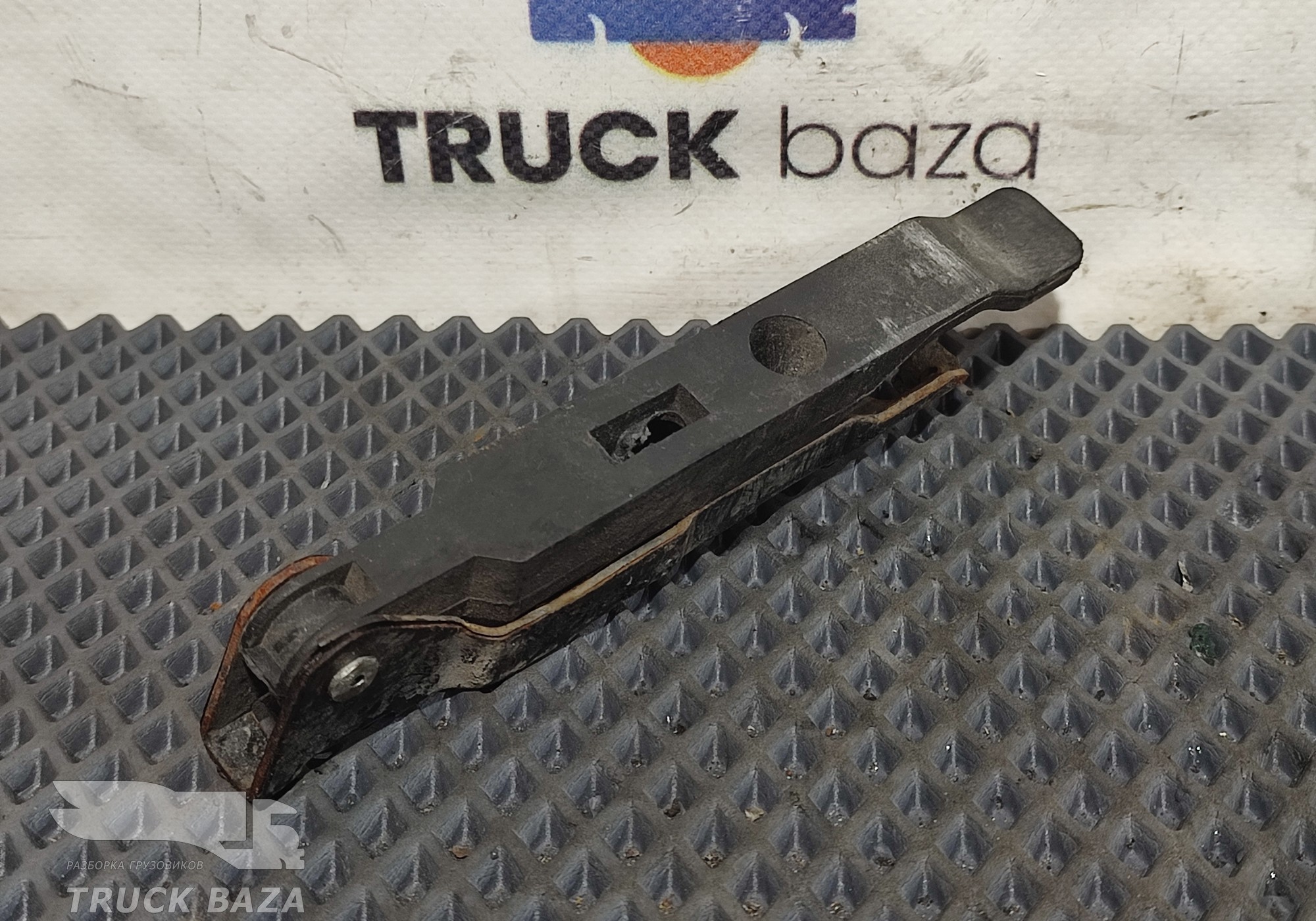 1767631 Ручка открывания капота