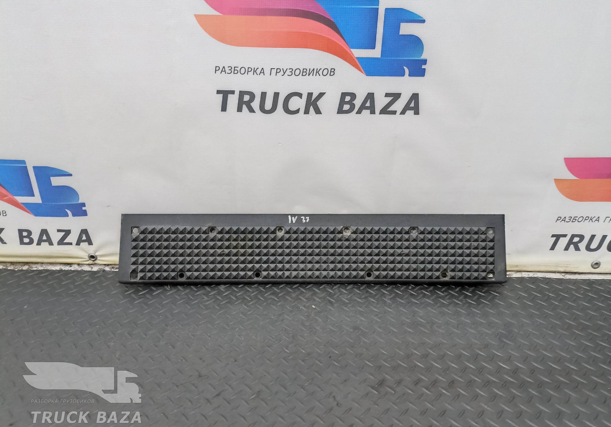 504194669 Подножка бампера