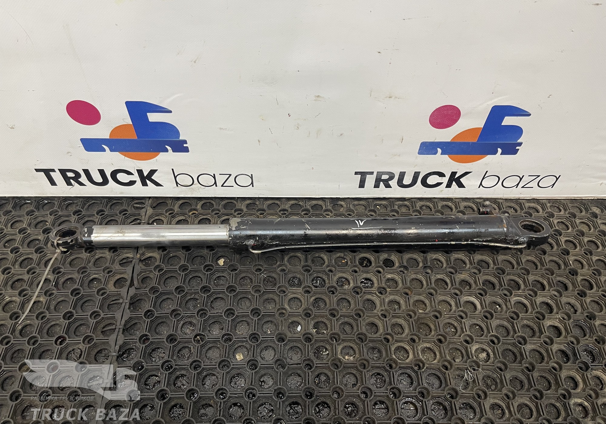 1848921 Цилиндр подъёма кабины