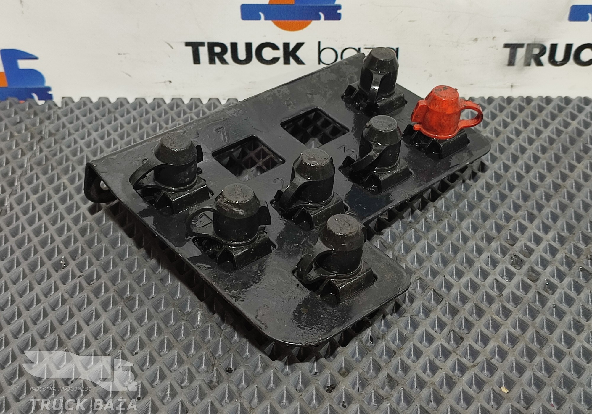 81517150729 Кронштейн контрольных разъемов для Man TGX II (с 2012)